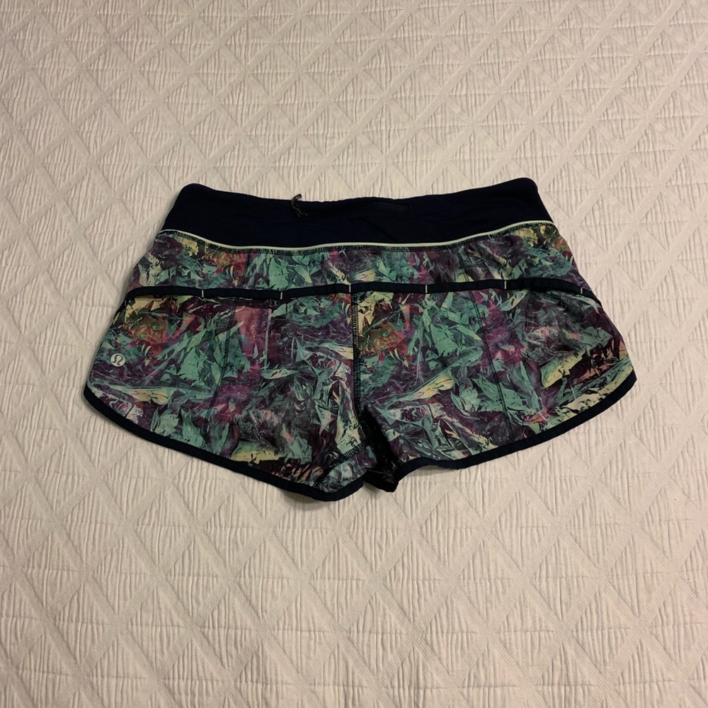Lululemon shorts size 6